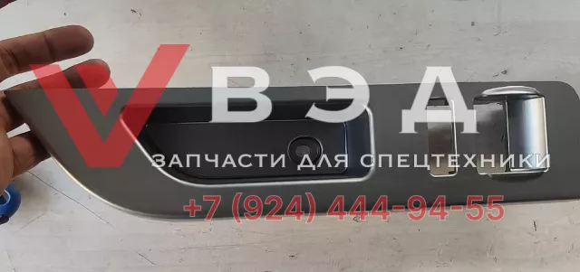 Декоративная накладка левой двери для автокрана XCT25L4_SR | Фото 1 из 3