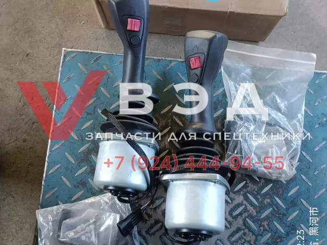 Джойстик правый SMC82A85R-CAN-24-YQ14 для автогрейдера Sinomach 732T | Фото 1 из 4
