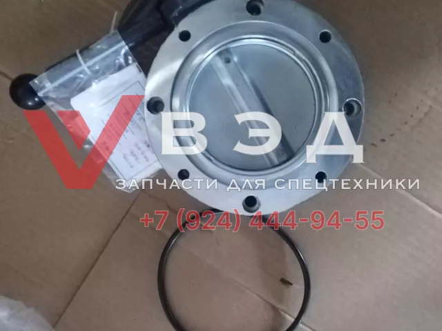 Клапан поворотный (заслонка от гидробака к гидронасосу) 803000304 для гусеничного крана XCMG QUY70 | Фото 2 из 4