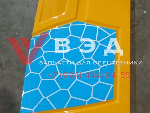 Боковая правая защита ДВС 130001214 для автокрана XCMG XCT70_S в комплекте с угловой накладкой 130001435 | Фото 1 из 4