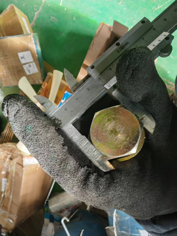 Болт крепления передних колес автогрейдера XCMG GR215A от 2019 года выпуска | Фото 3 из 4