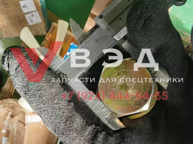 Болт крепления передних колес автогрейдера XCMG GR215A от 2019 года выпуска | Фото 3 из 4