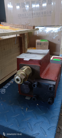 Многоходовой клапан 803000516 (замена 80300988) редуктора хода гусеничного крана XCMG QUY75 | Фото 2 из 3