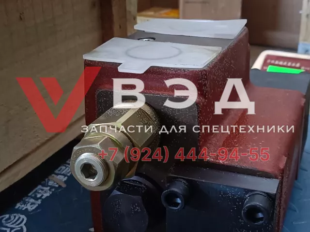 Многоходовой клапан 803000516 (замена 80300988) редуктора хода гусеничного крана XCMG QUY75 | Фото 2 из 3