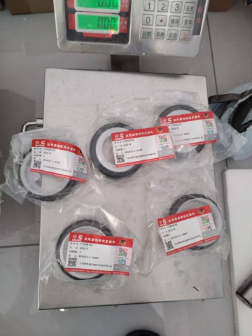 Сальник коленвала передний QSC8.3 6D114e3 ISLe 3968562 6742-01-0950 | Фото 1 из 2