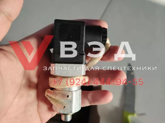 Датчик на гидробаке с проводом автокрана Zoomlion ZTC250V | Фото 2 из 3