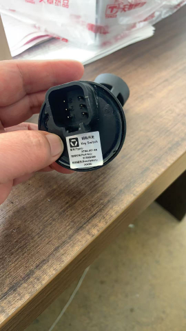 Замок зажигания 813502480 для гусеничного крана XGC75 | Фото 3 из 3