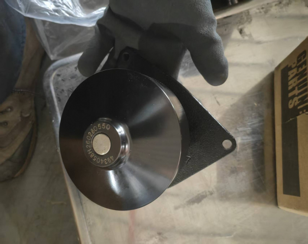 Насос водяной 3966841 3804927 4089647 3940052 | Фото 1 из 3