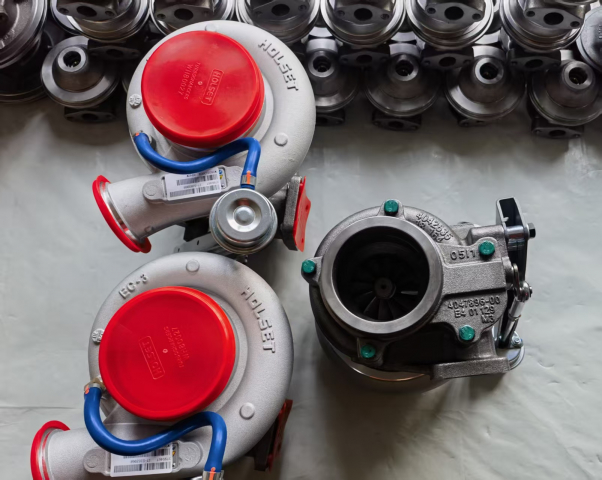 Турбокомпрессор 3795467 Serial- W2410140042 Cust-5353968 Model-HX40W для двигателя Cummins QSL-C360 | Фото 1 из 7