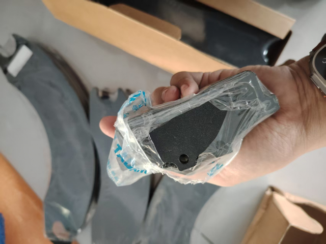 Комплект тормозных колодок стояночного тормоза для крана Tadano GR-700E | Фото 1 из 1