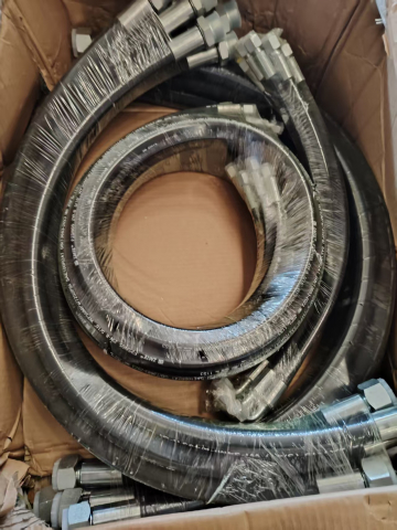 РВД (шланги) комплект выдвижения втягивания стрелы + выдвижения втягивания аутригеров комплект из 28 штук для автокрана XCMG XCT25L5SR | Фото 1 из 7