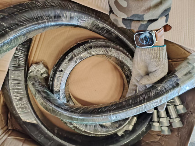 РВД (шланги) комплект выдвижения втягивания стрелы + выдвижения втягивания аутригеров комплект из 28 штук для автокрана XCMG XCT25L5SR | Фото 2 из 7