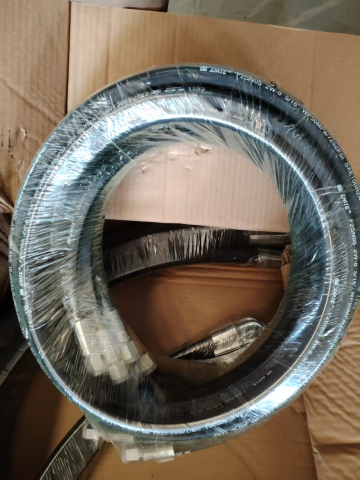 РВД (шланги) комплект выдвижения втягивания стрелы + выдвижения втягивания аутригеров комплект из 28 штук для автокрана XCMG XCT25L5SR | Фото 4 из 7