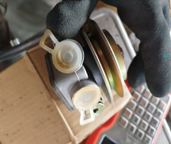 Насос топливный 80281700 ДВС DEUTZ BF6M1013EC для подземного самосвала CHTC UK-15L | Фото 2 из 2