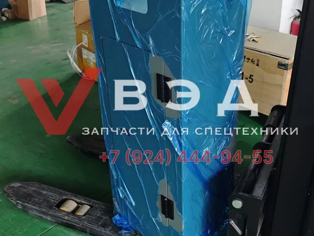 Декоративная панель заднего правого аутригера с дверкой и фонарем SYM008559838 для автокрана SANY SAC2000T | Фото 1 из 2