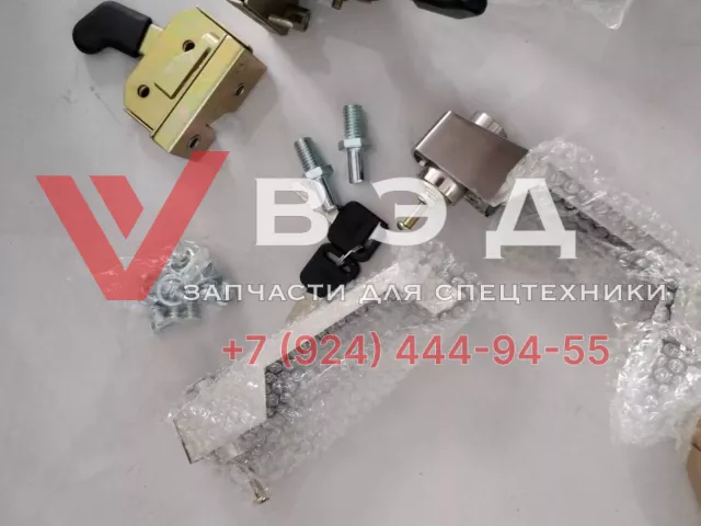 Комплект ручки с замком на левую дверь для экскаватор-погрузчика SANY BHL95 | Фото 2 из 3