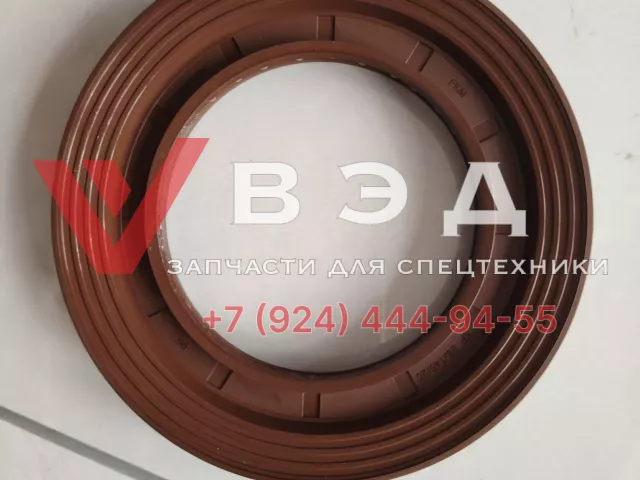 Сальник хвостовика редуктора среднего и заднего моста ZTC250V 1039808269 | Фото 2 из 2