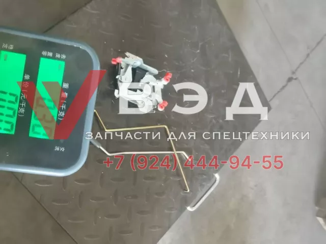 Замок с тягами правой двери для автокрана XCMG QY25K 2011 года | Фото 3 из 3