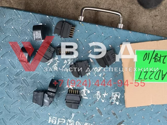 Кнопка стеклоподъемника 5 контактов BJA для автокрана XCMG QY25 | Фото 1 из 1