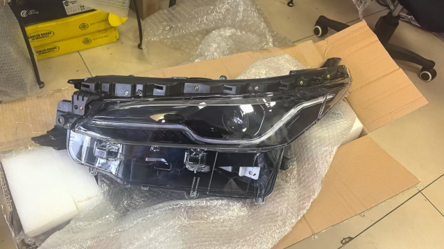 Фара левая LED 81150-0KL60 для Toyota Fortuner J | Фото 1 из 5