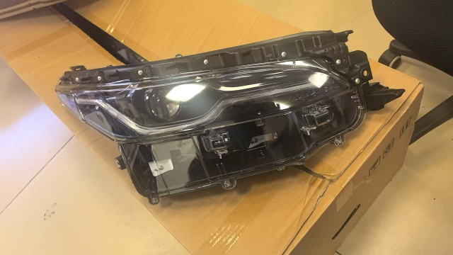 Фара правая LED 81110-0KL60 для Toyota Fortuner J | Фото 1 из 5