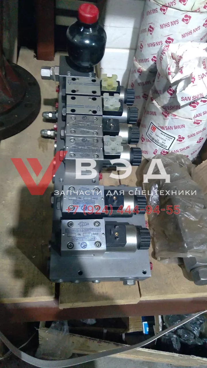Блок клапанов автокрана XCMG QY 25 803386207
