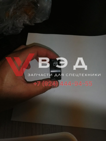 Кнопка стеклоподъемника правой двери (старого образца 5 контактов)