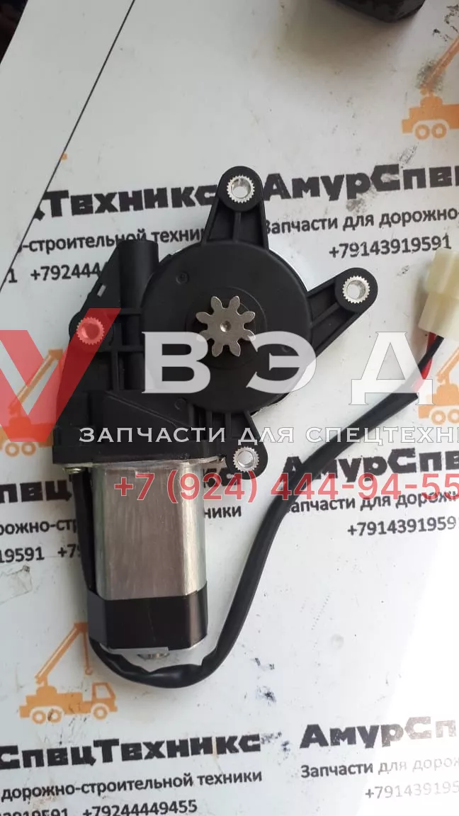 Моторчик стеклоподъёмника двери водителя автокрана
