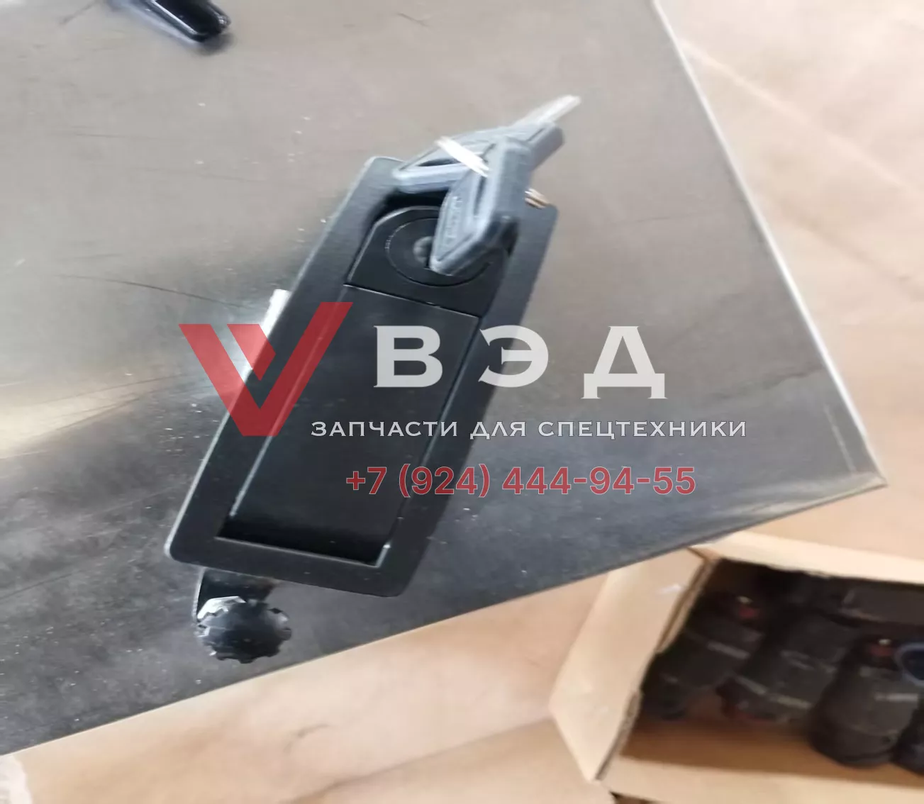 Замок ящика автокрана XCMG XCT70_S