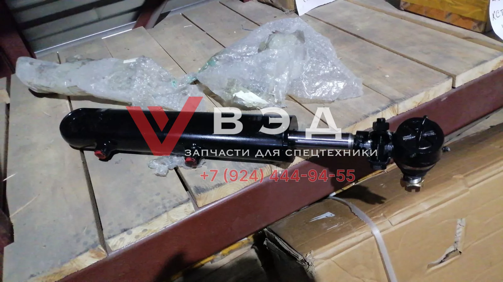 Гидроцилиндр поворота автокрана XCMG QY50-70 803007015 между отверстиями 19 см