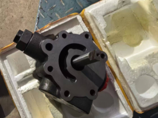 Шестеренчатый насос подпитки EATON 5423-518 для Автобетоносмесителя Zoomlion-Cifa ZLJ05251GJB2