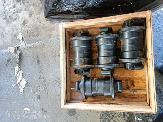 Каток опорный для экскаватора XCMG XE215C