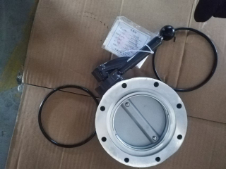 Клапан поворотный (заслонка от гидробака к гидронасосу) 803000304 для гусеничного крана XCMG QUY70