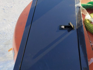 Защитная дверка с замком заднего аутригера автокрана XCMG XCT70-S