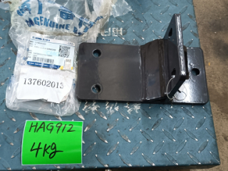 Задний правый кронштейн крепления ДВС 137602013 для автокрана XCMG XCT80_S